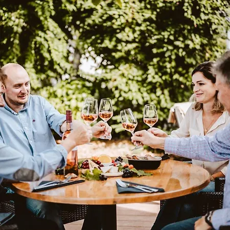 Weingut Und Gaestehaus Apel Han/Misafirhane *