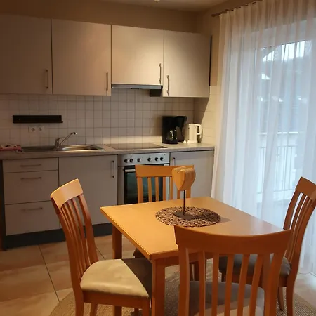 Weingut Und Gaestehaus Apel Värdshus Nittel