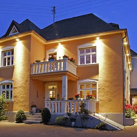 Weingut Und Gaestehaus Apel 여관 니텔