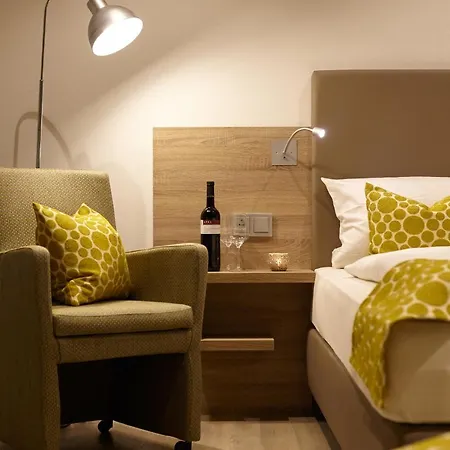 Weingut Und Gaestehaus Apel 여관