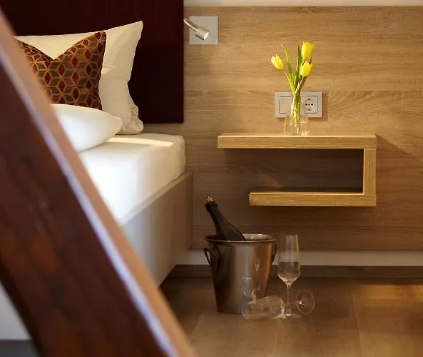 Weingut Und Gaestehaus Apel Värdshus Nittel