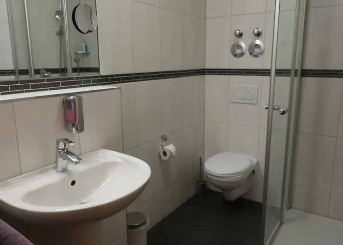 Värdshus Weingut Und Gaestehaus Apel Nittel